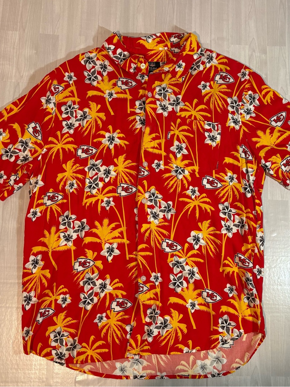 Kansas City Football Team KC Chiefs Hawaiian Shirt Button Down Men’s Size L